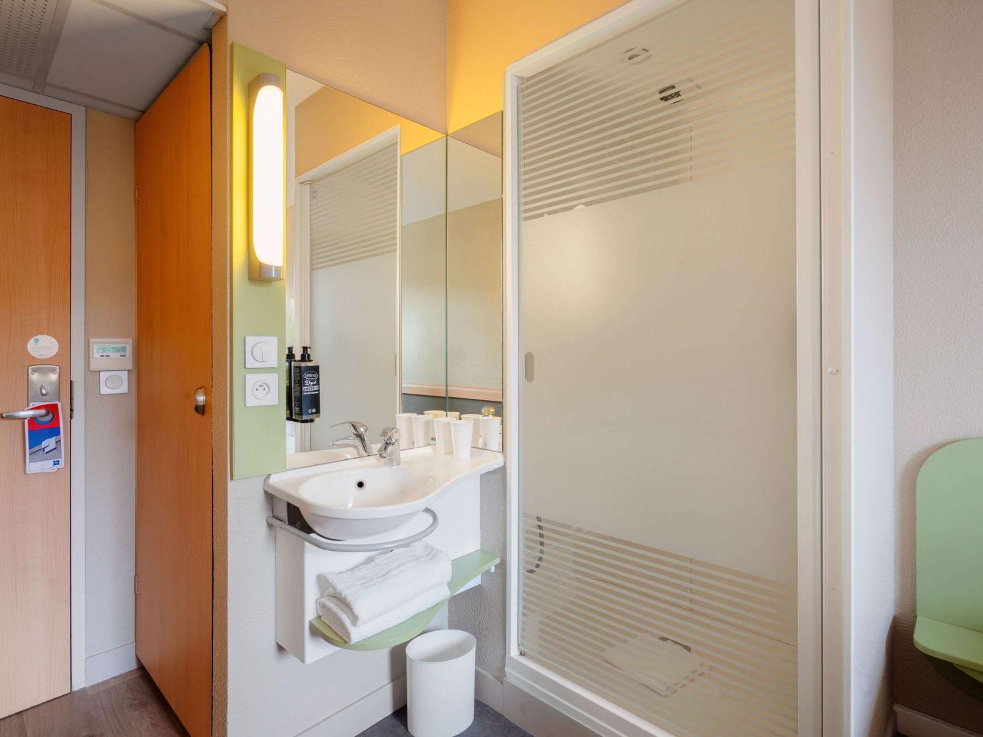 Ibis Budget Manosque Cadarache Exterior foto